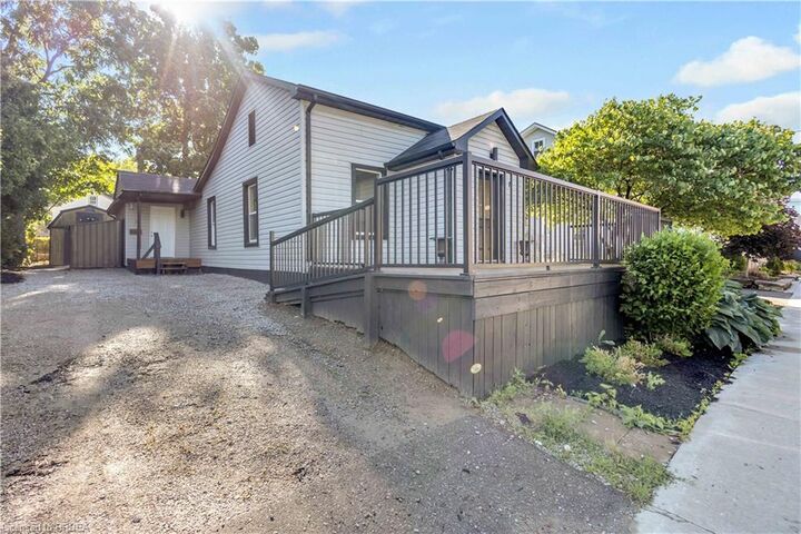 Property Photo: 71 Kent Street N ON N3Y 3S3