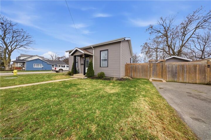 Property Photo:  64 Richardson Street  ON N3T 1J1 