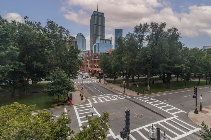 Property Photo:  239 Commonwealth Ave 32  MA 02116 