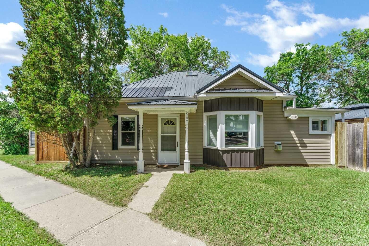 Property Photo:  212 6 Street SE  AB T1A 1H1 