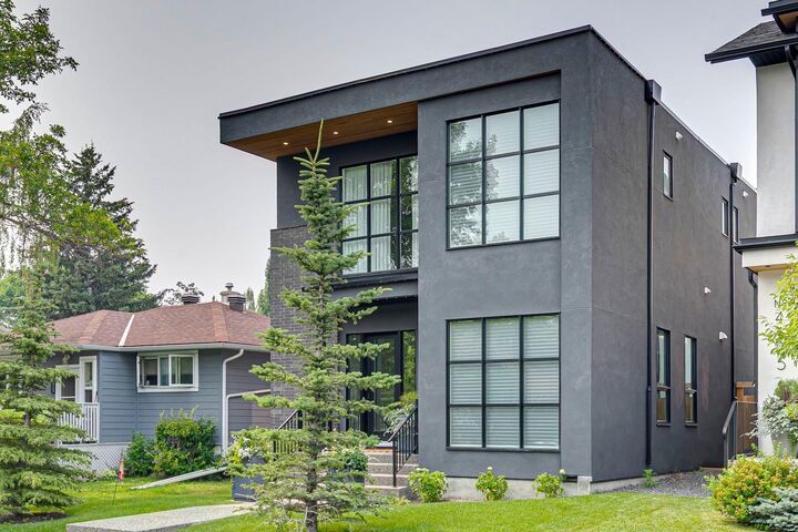 Property Photo:  4407 17 Street SW  AB T2T 4R1 