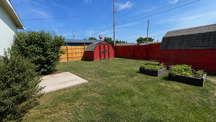 Property Photo: 623 5 Avenue W AB T0J 1P0