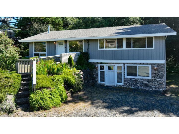 Property Photo: 2631 S Hemlock St OR 97110
