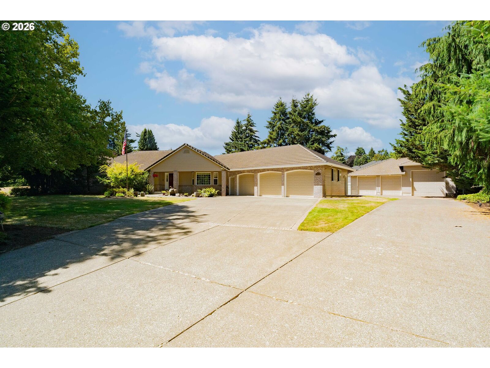 Property Photo: 10800 NW 13th Pl WA 98685
