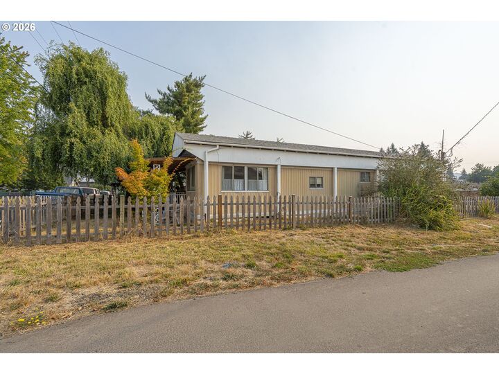 Property Photo:  711 Getchell St  OR 97101 