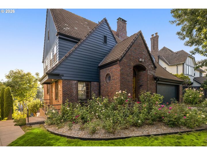 Property Photo:  3852 NE Alameda St  OR 97212 