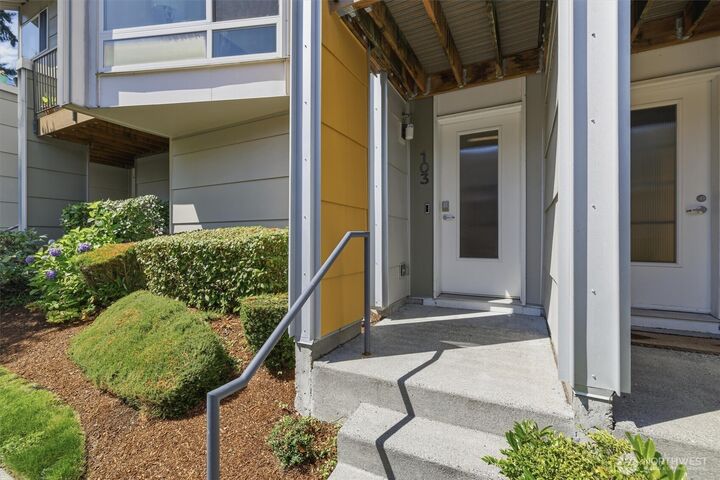 Property Photo: 15175 NE 81st Way 103 WA 98052