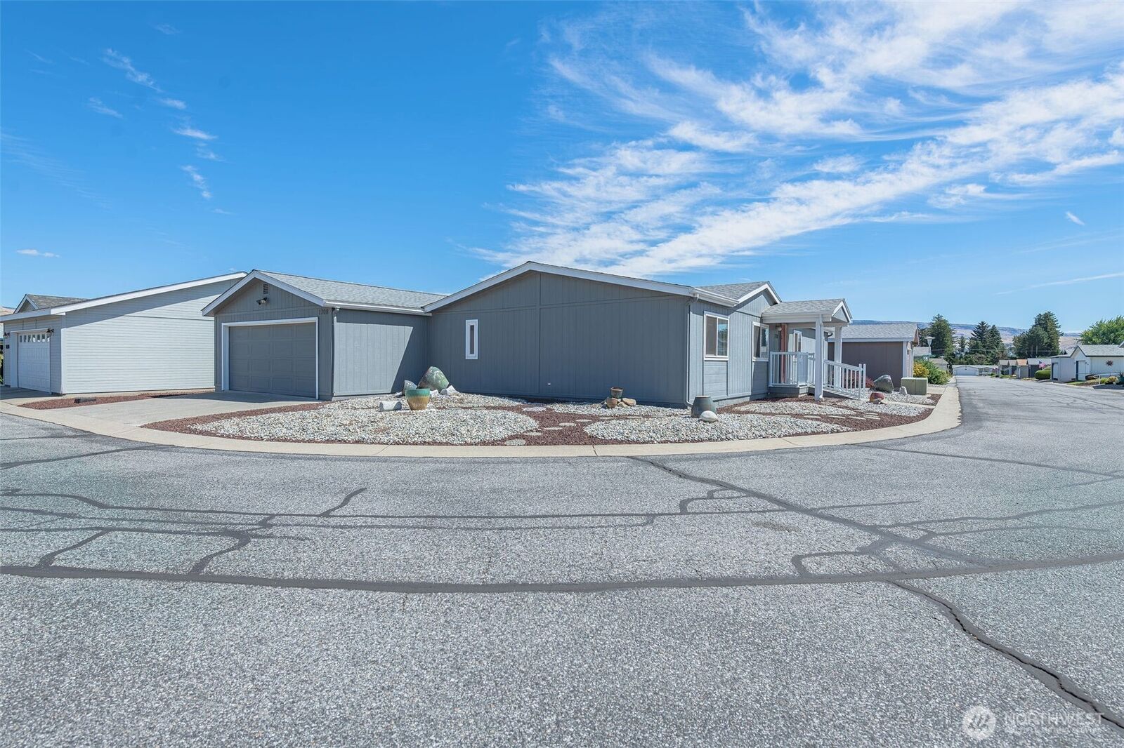 Property Photo: 1708 Twin Peaks Drive 84 WA 98801