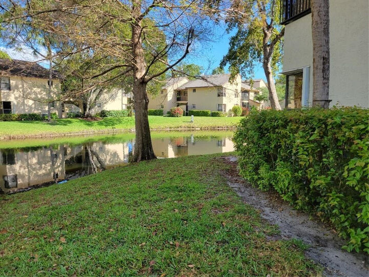 Property Photo: 3559 Cocoplum Circle FL 33063