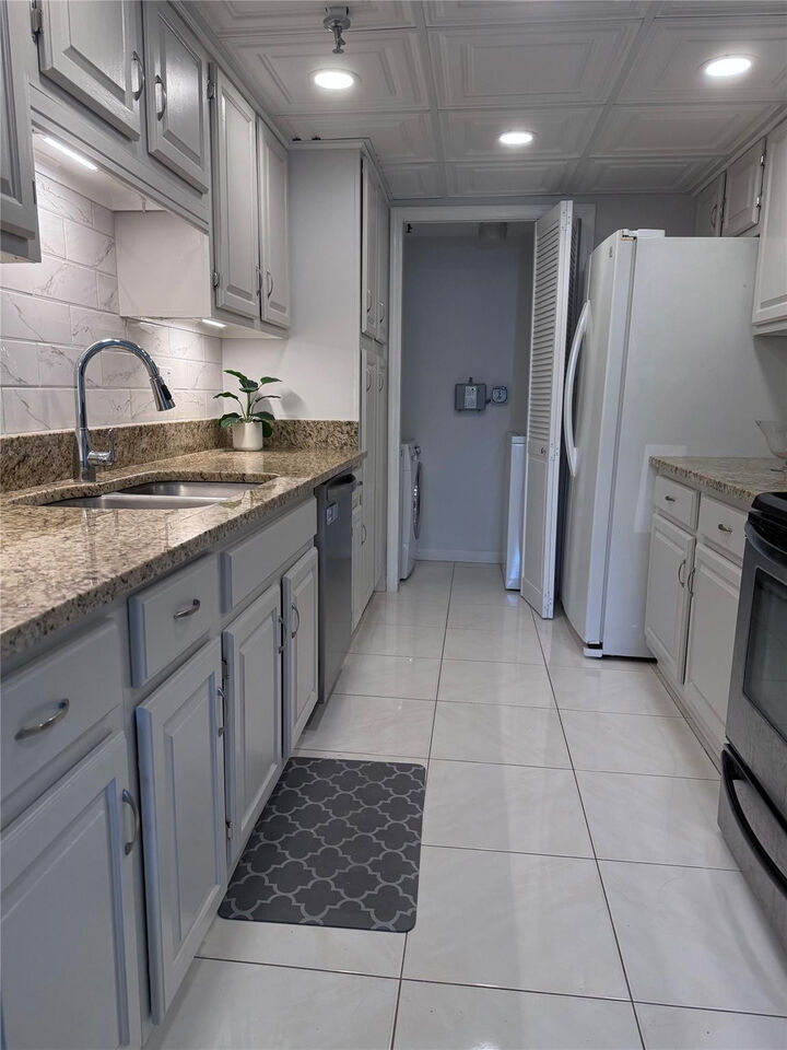 Property Photo: 859 Jeffery Street 1040 FL 33487