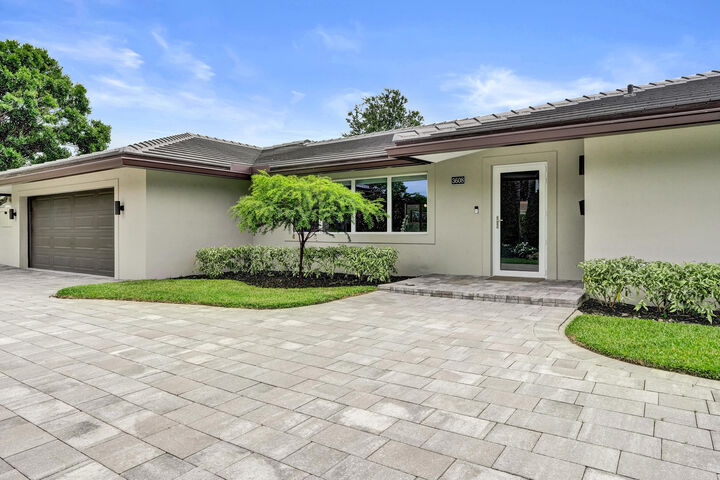 Property Photo: 3608 NE 24th Avenue FL 33308