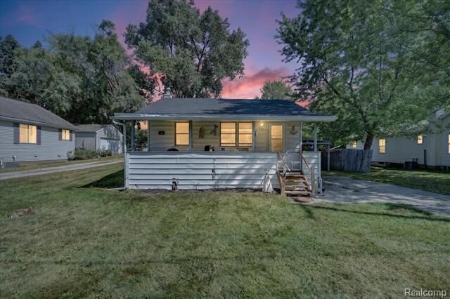 Property Photo: 521 E Paulson Street MI 48906