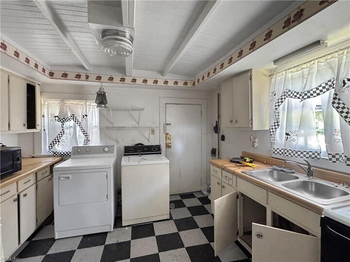 Property Photo: 218 Tappan Ave VA 23664