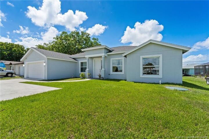 Property Photo: 981 SW California Boulevard FL 34953