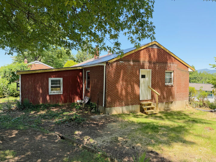 Property Photo: 2322 Mountain View Ter SW VA 24015