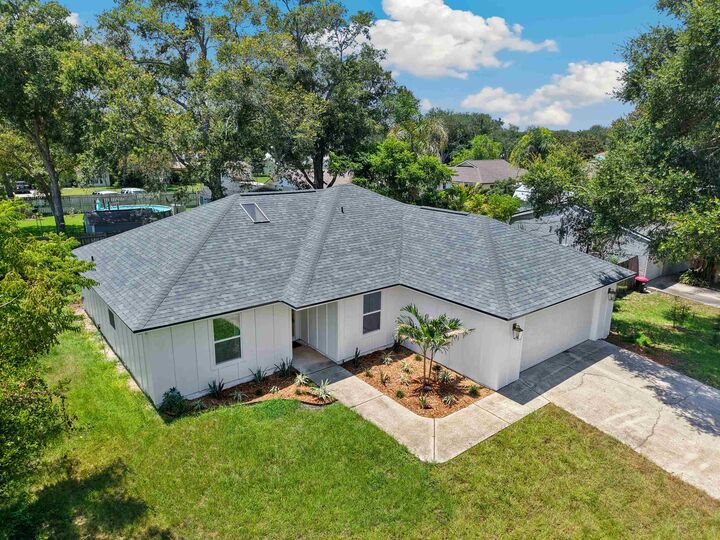 Property Photo:  620 Queen Rd  FL 32086 
