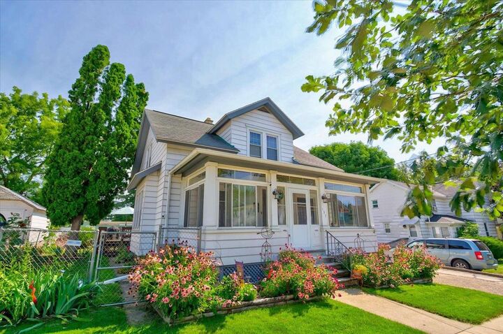 Property Photo:  137 E School Street  WI 53925 