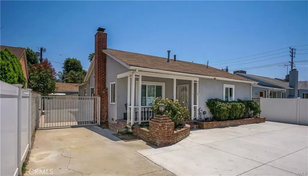 Property Photo: 6418 Whitman Avenue CA 91406