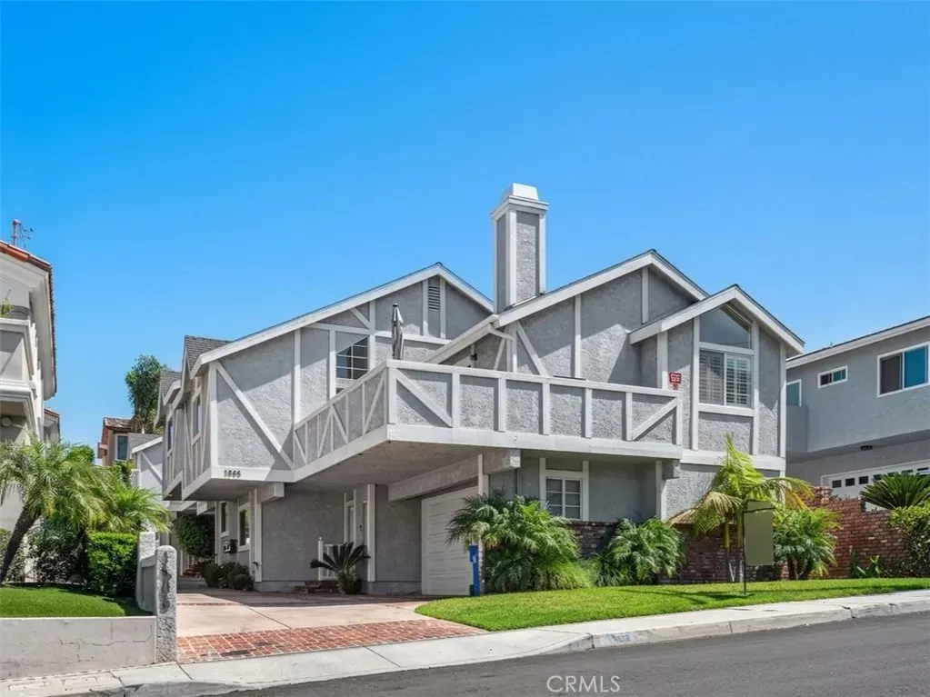 Property Photo:  1805 Carnegie Lane 3  CA 90278 