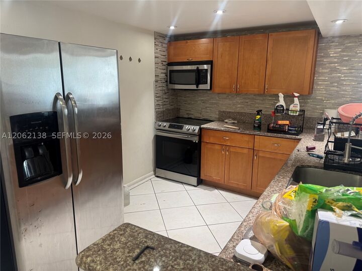 Property Photo:  200 Leslie Dr 629  FL 33009 