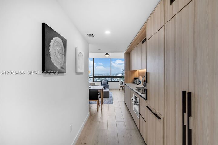 Property Photo:  225 N Miami Ave Ph-3712  FL 33128 