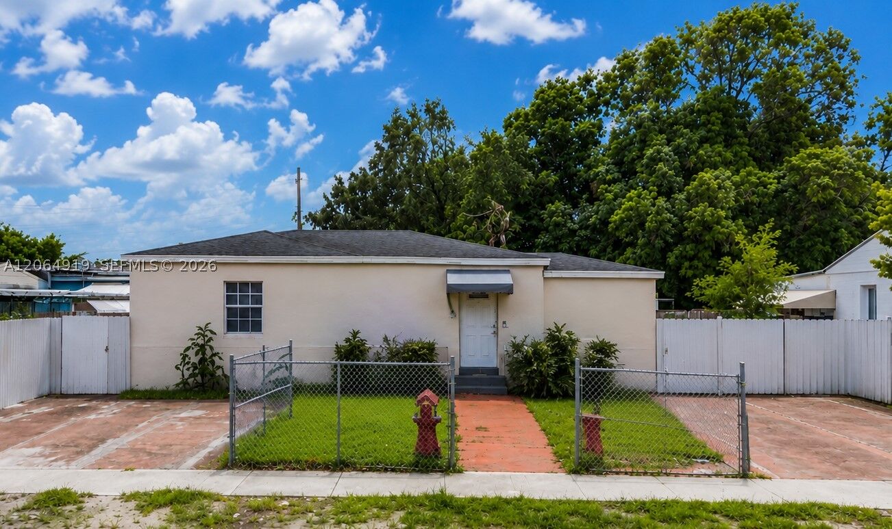 Property Photo:  580 SE 2nd St  FL 33010 