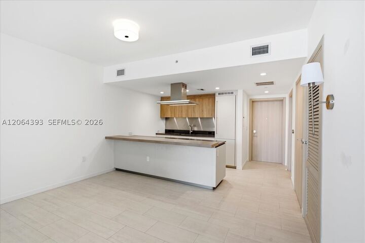 Property Photo:  1000 Brickell Plz 3303  FL 33131 