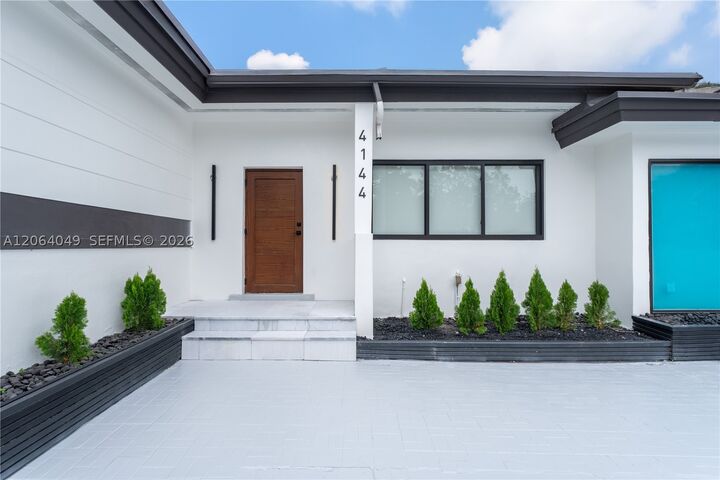 Property Photo:  4144 Alton Rd 4144  FL 33140 