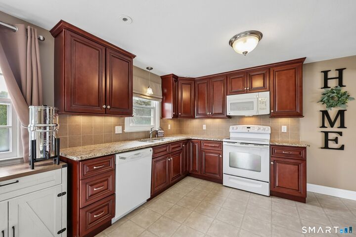 Property Photo:  152 Amherst Street  CT 06109 