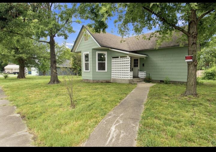 Property Photo:  309 S Locust Street  MO 64835 