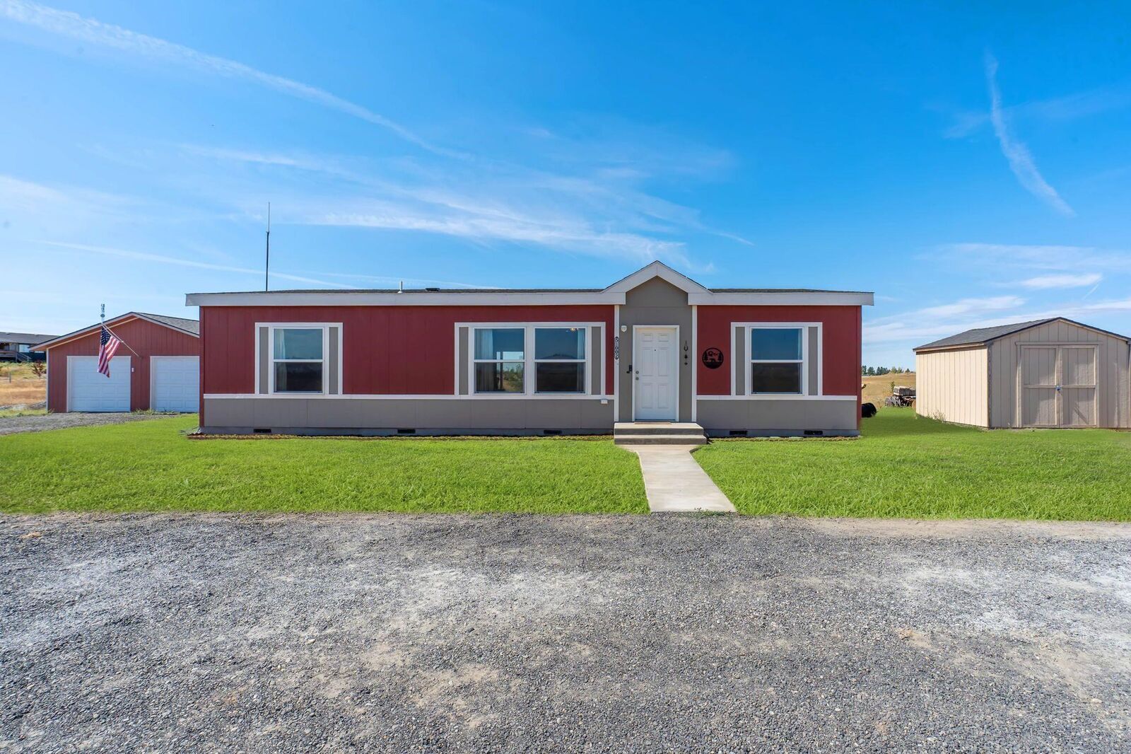 Property Photo:  1002 S Dover Rd  WA 99022 