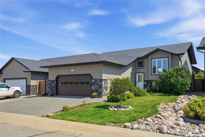 635 Redwood Crescent — photo 1
