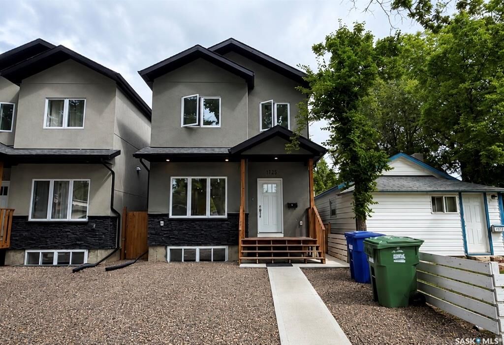 Property Photo: 1220 D Avenue N SK S7L 1P1