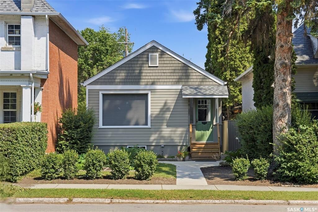 Property Photo:  1021 12th Street E  SK S7H 0C9 