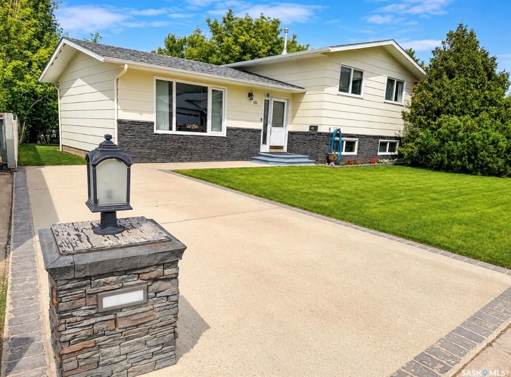 Property Photo: 325 Aspen Drive SK S9H 3Z8