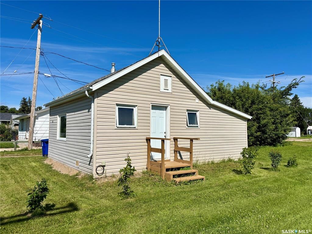 Property Photo: 413 1st Avenue E SK S0J 2M0