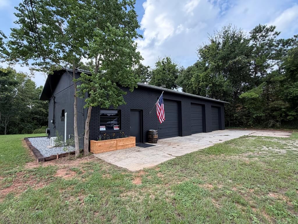 Property Photo: 215 Old Newton Rd AL 36322