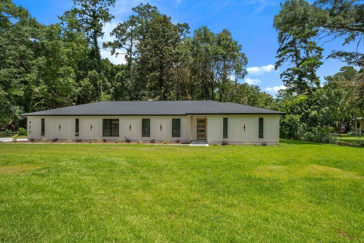 Property Photo: 422 Waverly Road FL 32312