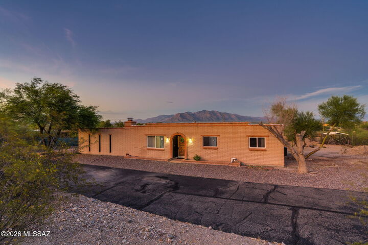 Property Photo:  4822 N Camino De La Codorniz  AZ 85745 