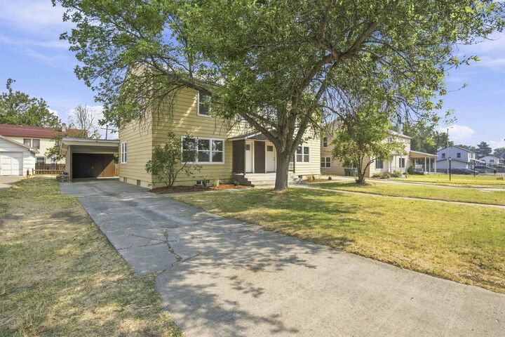 Property Photo: 1406/1408 Swift Blvd WA 99352