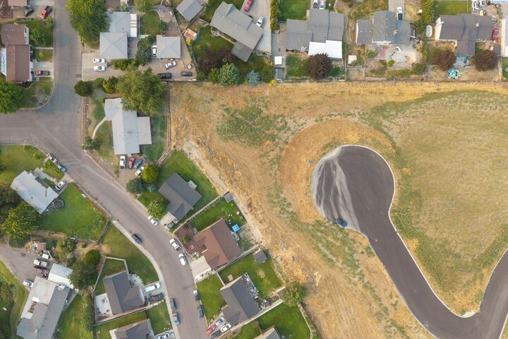 Property Photo: 606 Ruby Ct WA 98930