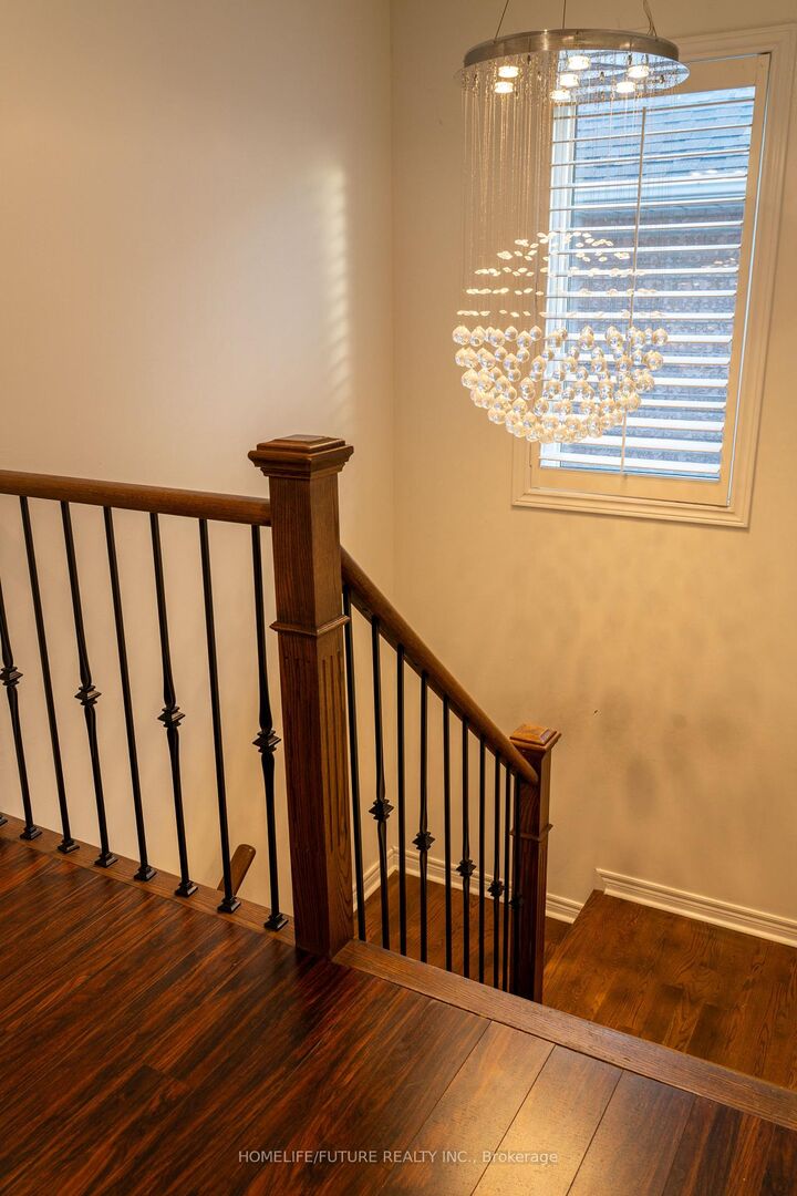 Property Photo:  620 Madame Street  ON L5W 1G6 