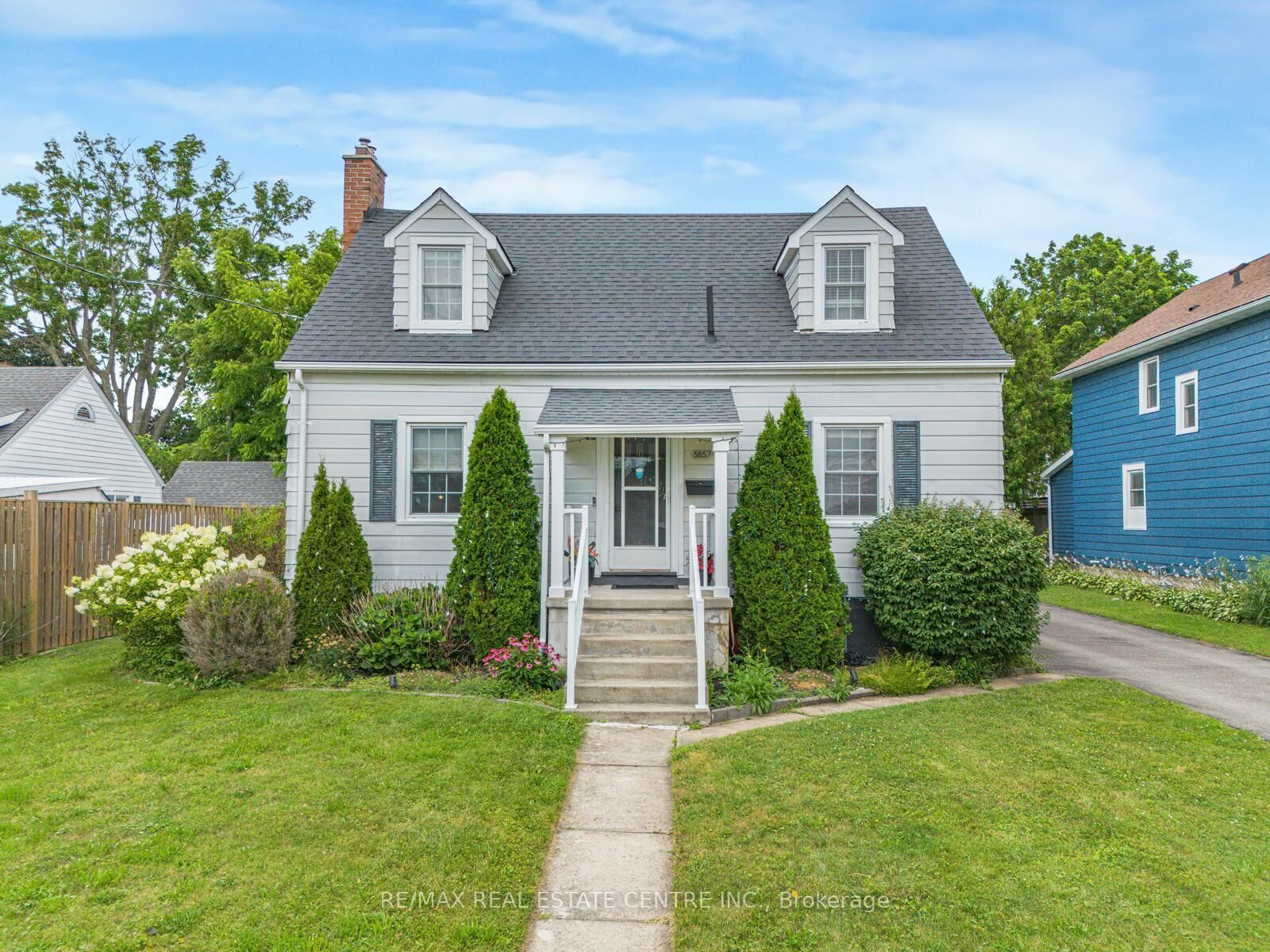 Property Photo: 5857 Murray Street ON L2G 2J9