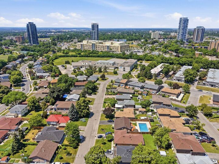 Property Photo:  62 Wilton Drive  ON L6W 3A1 