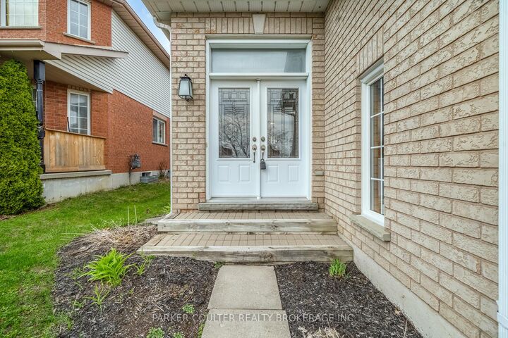 Property Photo: 216 Mapleton Avenue ON L4N 8T3