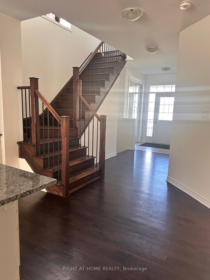 Property Photo:  516 Equestrian Way  ON N3E 0B5 