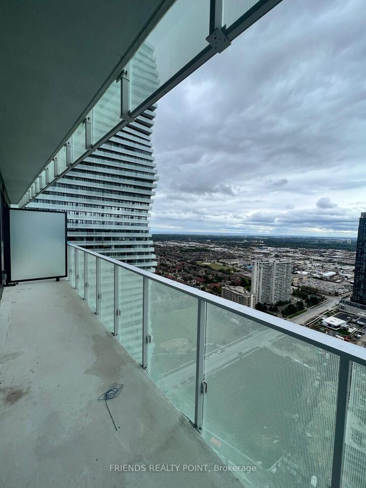 Property Photo: 3900 Confederation Parkway 3805 ON L5B 0M3