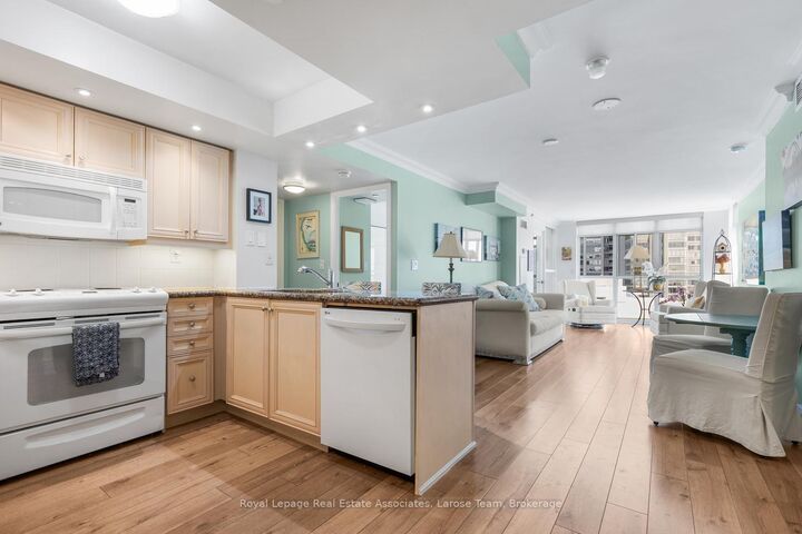 Property Photo:  3 Marine Parade Drive 2101  ON M8V 3Z5 