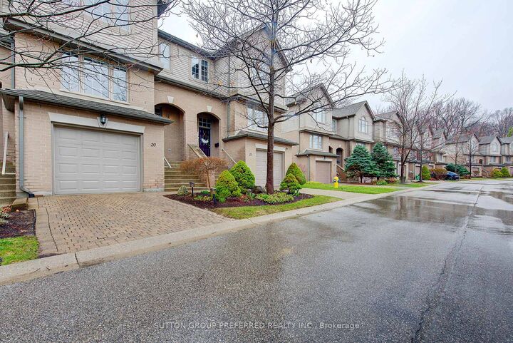 Property Photo: 270 North Centre Road 20 ON N6G 5E2