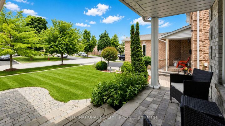 Property Photo: 3180 Pebblewood Road ON L5N 6P5